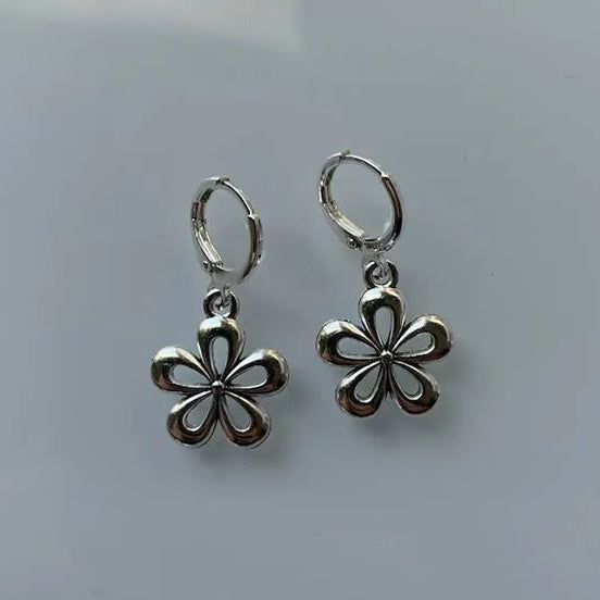 Daisy Silvered Earrings