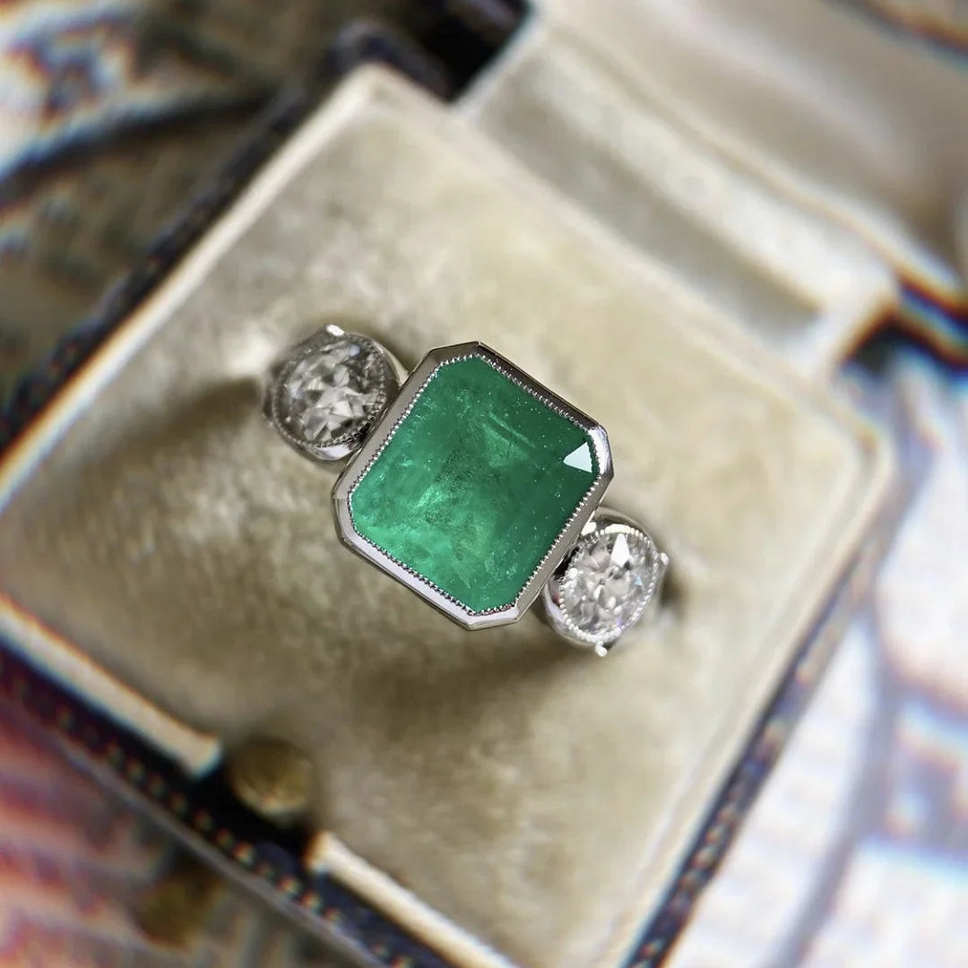 Vintage Elegant Square Inlaid Emerald Ring