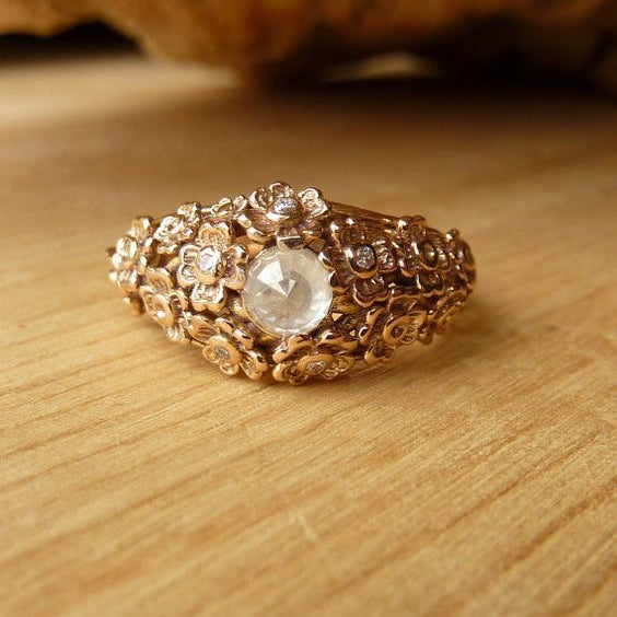 Flower Trail White Glass Gold Ring