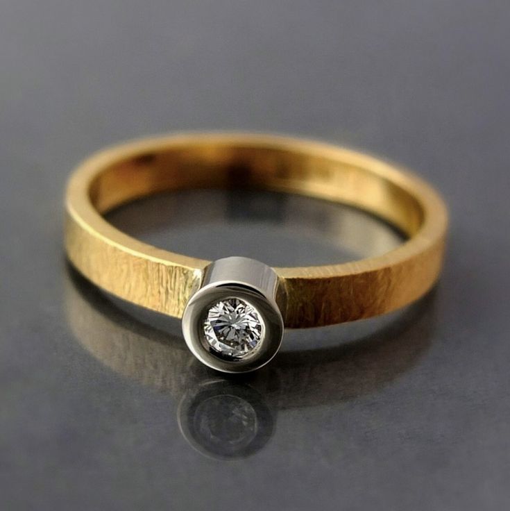 Gold & Zirconia Vintage Ring