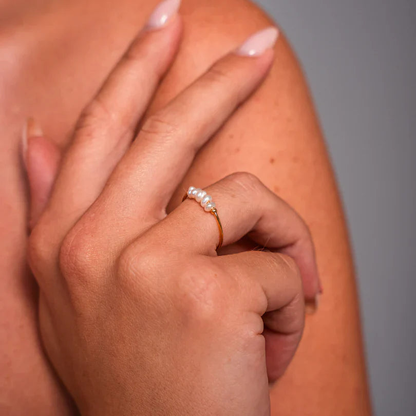 Mini Pearl Ring