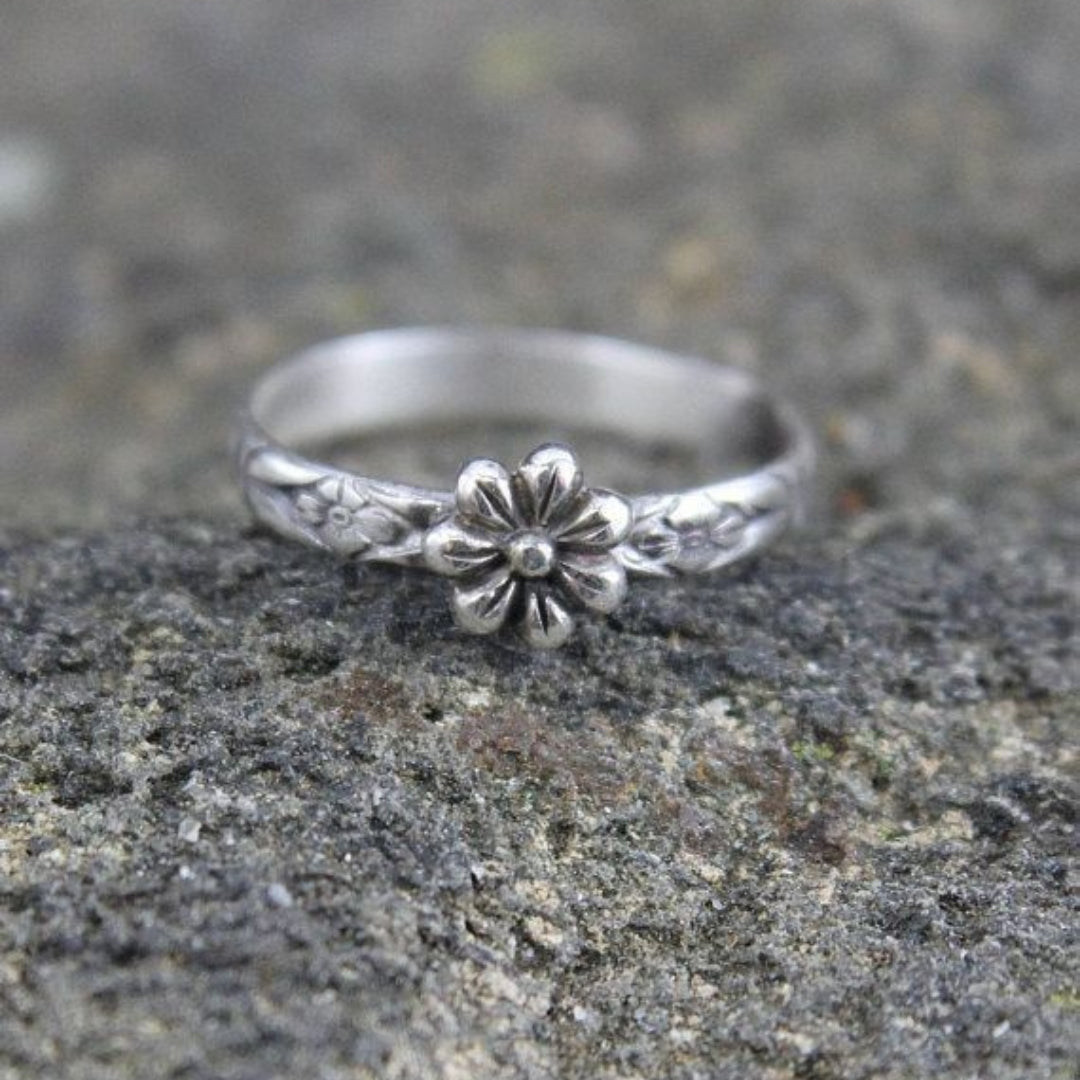 Daisy Silvered Ring