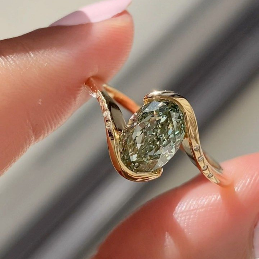 Oval Glass Green Ring