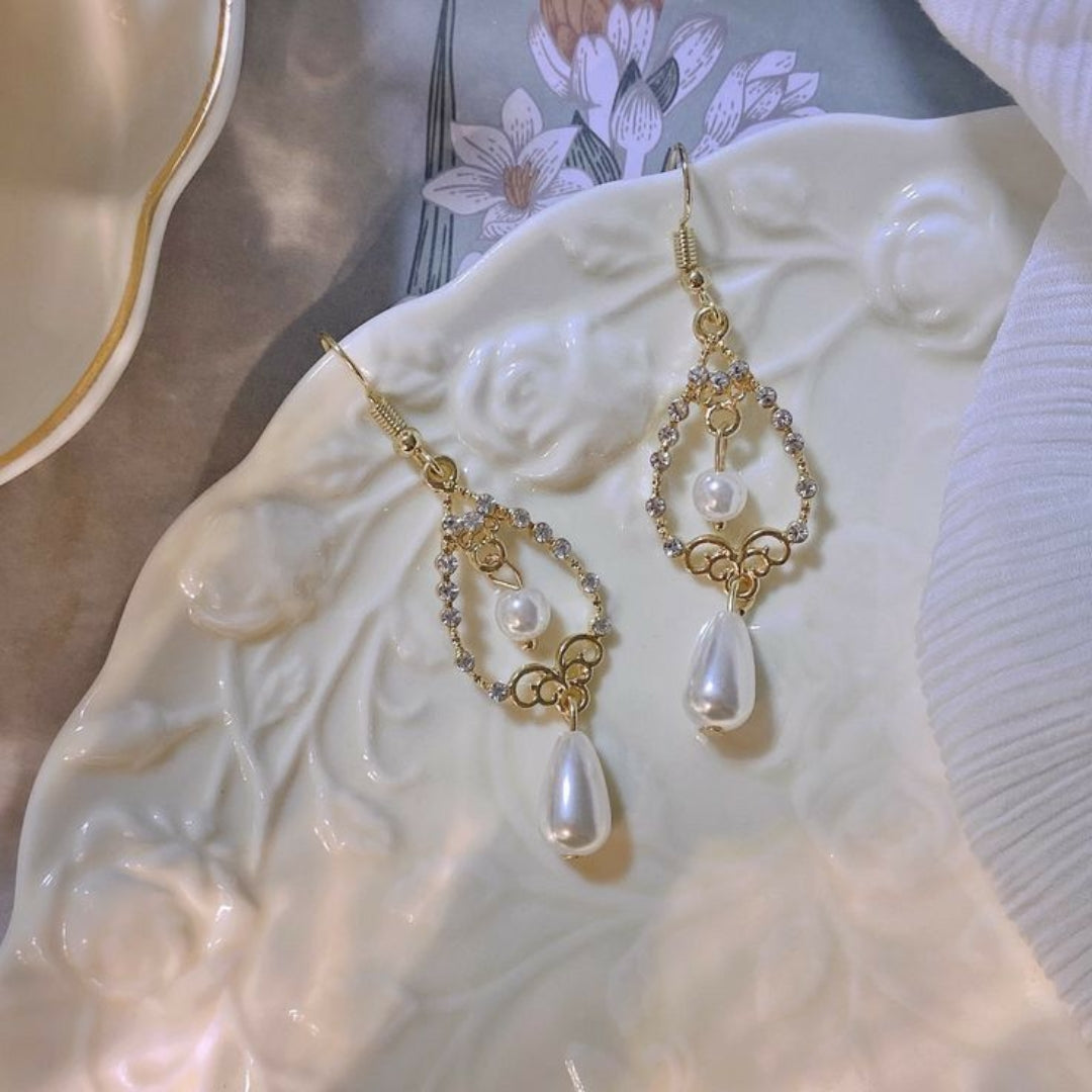 Dangling Exquisite Pearl Drop Earrings