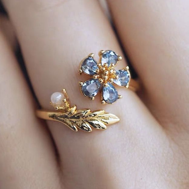 Blue Crystal Daisy Gold Ring