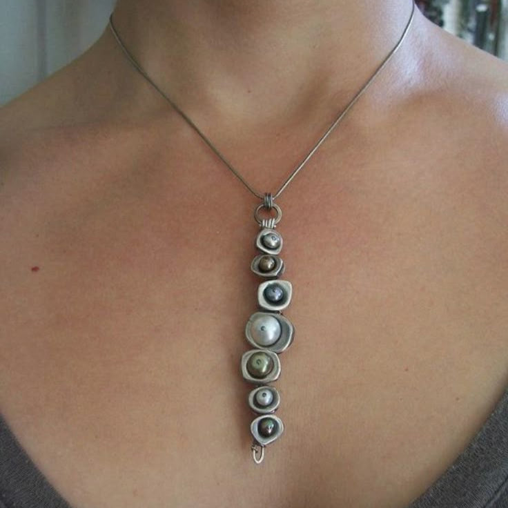Silvered Pendant Beads Necklace